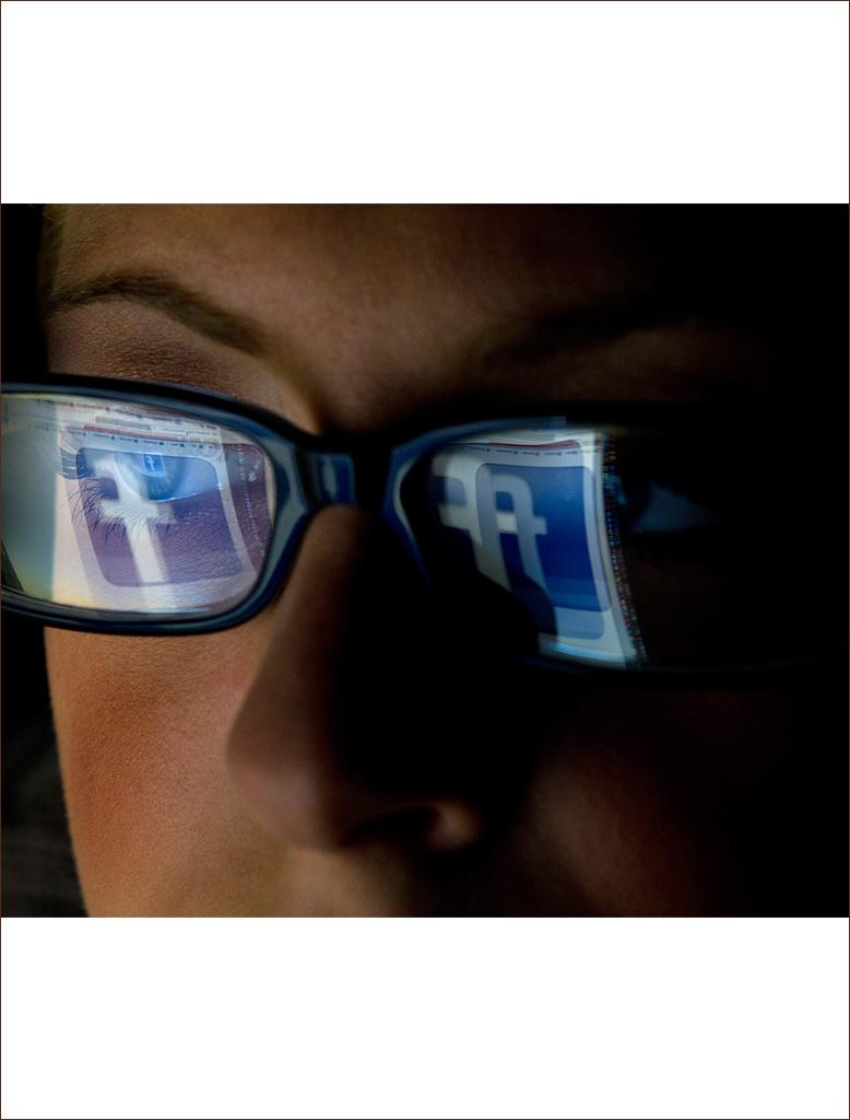 HOW TO FIGHT DIGITAL BEAUTY DISORDERS SUCH AS “TECK NECK” AND “WHATSAPPITIS”